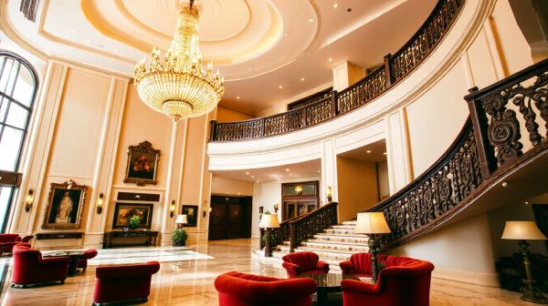 Top 5 raisons de séjourner dans un hôtel art déco